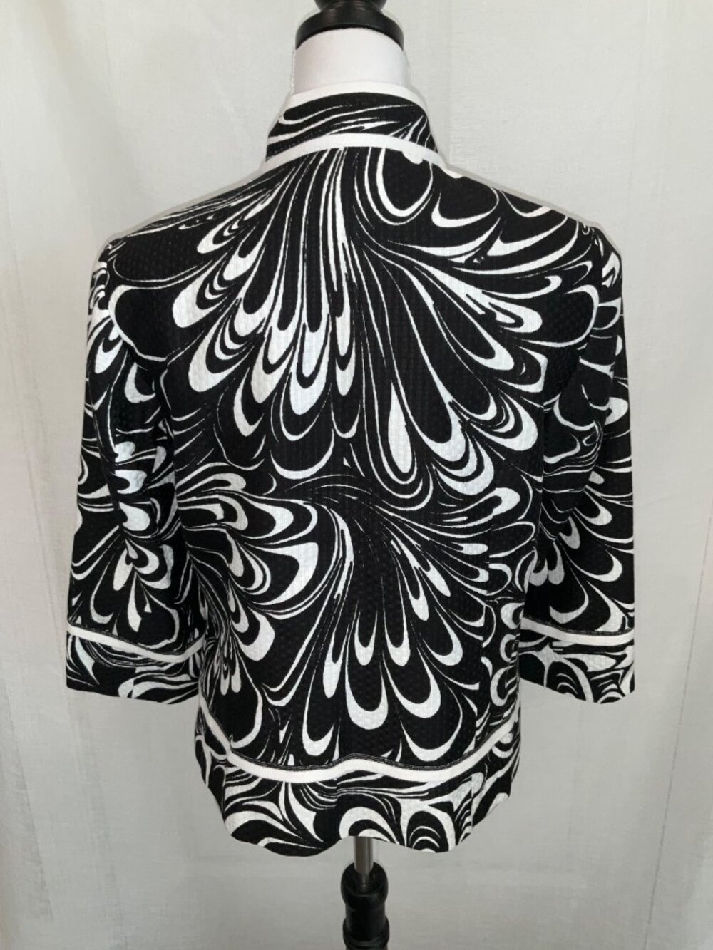 Chico's Medium Floral Black/White Jacket Blazer size 1 - Picture 5 of 7